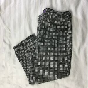 Not Your Daughters Jeans Womens 12 Lift and Tuck Crop